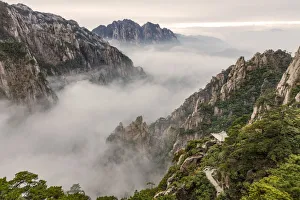 Images Dated 27th October 2015: Mountain peaks and mist from above at sunrise, Yellow Mountain or Huangshan
