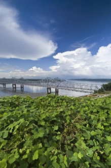 Images Dated 22nd May 2009: MS, Natchez, Bridge Over the Mississippi River