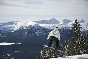 Images Dated 16th February 2008: Mt. Washington Ski Resort bordering Strathcona Provincial Park (BCs oldest park