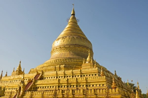 Images Dated 23rd November 2014: Myanmar. Bagan. Nyaung U. Shwezigon Pagoda
