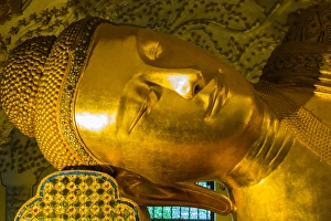 Images Dated 22nd November 2014: Myanmar. Mandalay. Kusinara pagoda. Reclining buddha