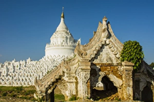 Images Dated 23rd November 2014: Myanmar. Mandalay. Mingun. Hsinphyumae Pagoda