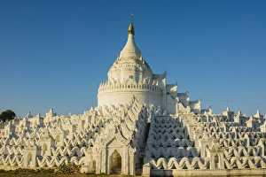 Images Dated 23rd November 2014: Myanmar. Mandalay. Mingun. Hsinphyumae Pagoda