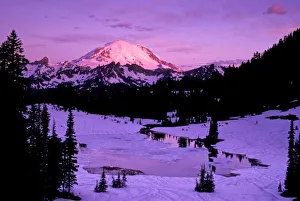 Images Dated 30th June 2005: N. A. USA, Washington, Mt. Rainier National Park, Sunrise at Tipsoo Lake