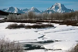Images Dated 12th December 2005: N. A. USA, Wyoming, Grand Teton Nat l Park Oxbow and Mt. Moren