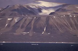 Images Dated 5th December 2003: NA, Canada, Canadian Arctic, Baffin Island View of island near Arctic Circle