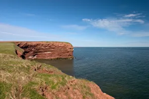 Images Dated 19th January 2005: NA, Canada, Prince Edward Island. Cliffs near Cape Tyron lighthouse