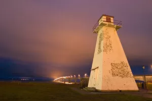 Images Dated 19th January 2005: NA, Canada, Prince Edward Island. Borden-Carleton lighthouse at night