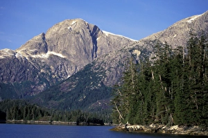Images Dated 7th March 2005: NA, USA, Alaska, Prince William Sound, Port Nellie Juan Glacier-clad mountains