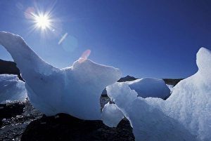 Images Dated 7th March 2005: NA, USA, Alaska, Prince William Sound, Chugach Mountains Massive icebergs