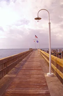 Images Dated 24th February 2005: NA, USA, Florida, Florida Keys, Long Pier with Ocean