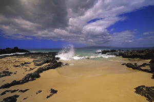 Images Dated 31st March 2004: N.A. USA, Maui, Hawaii. Secret Beach Cove