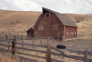 NA, USA, NE Oregon, Wallowa County, red barn