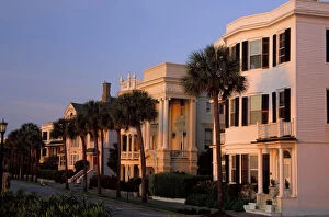 Images Dated 5th April 2004: N.A. USA, South Carolina, Charleston. Early morning sunrise on colonial homes