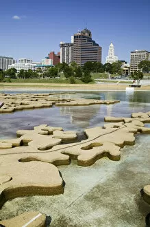 Images Dated 5th May 2005: NA, USA, Tennessee, Memphis, Mud Island Park, Fountains and River Map