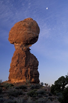 Images Dated 24th August 2004: NA, USA, Utah, Arches National Park. Balanced Rock at sunrise