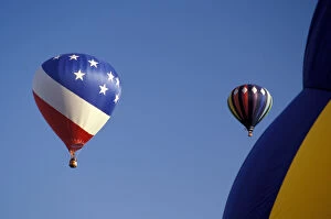 Images Dated 5th January 2005: NA, USA, WA, Walla Walla, two balloons fly in a clear blue sky and third in foreground