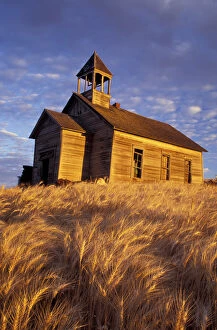 N.A. USA, Washington, Kamiak Butte Old School house and wheat fields