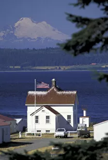 Images Dated 10th May 2004: NA, USA, Washington, Marrowstone Island Marrowstone Point lighthouse and Mt. Baker, from Ft