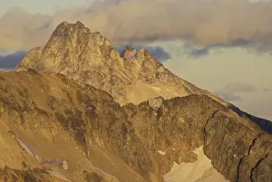 NA, USA, Washington, North Cascades NP Boston Peak and cumulous clouds