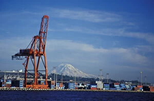 N.A. USA, Washington, Seattle. Port of Seattle with Mt. Rainier (14, 410 ) in