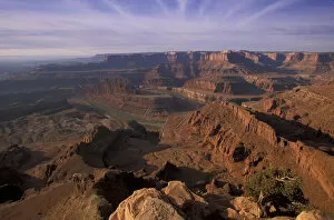 NA, Utah, Moab. Dead Horse State Park, Dead Horse Point overlook and Colorado River