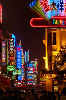 Images Dated 14th June 2006: Nanjing Road on the Bund in Shanghai. CHINA