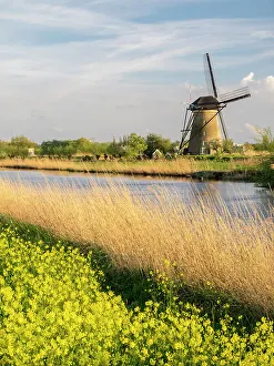 Images Dated 9th January 2023: Netherland, Kinderdijk. Windmills along the canal