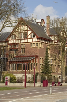 Images Dated 8th April 2008: Netherlands (aka Holland), Amsterdam. Museum Quarter, near Rijksmuseum & Van Gogh Museum