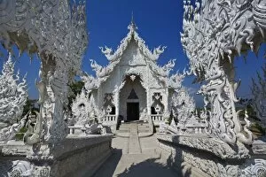 Images Dated 22nd February 2006: The new all white temple of Wat Rong Khun in Tambon Pa-Or Donchai designed by Chalemchai Kositpipat
