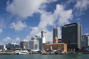 New Zealand, North Island, Auckland, harbor view skyline with Ferry Building