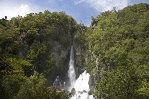 Images Dated 18th October 2009: New Zealand, North Island, Eastern Bay of Plenty, Tarawera Falls, Tarawera River
