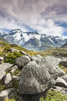 Images Dated 12th March 2016: New Zealand, South Island, Canterbury, Aoraki-Mt. Cook National Park, Hooker Valley hike