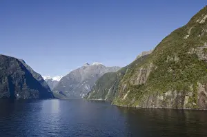 Images Dated 9th May 2014: New Zealand, South Island, Fiordland National Park, Milford Sound aka Piopiotahi