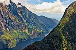 Majestic Prints: New Zealand, South Island, Fiordland National Park, Milford Sound