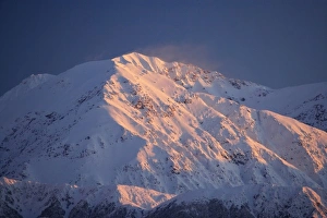 Images Dated 14th July 2009: New Zealand, South Island, Kaikoura, Alpenglow Lighting Seaward Kaikoura Range at Dawn