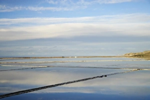 Images Dated 13th July 2009: New Zealand, South Island, Marlborough, Evaporation Ponds (for Salt Works), Lake