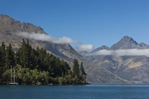 Images Dated 2nd March 2016: New Zealand, South Island, Otago, Queenstown, harbor view with The Remarkables Mountains