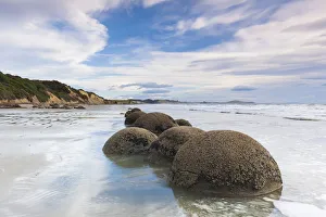 Images Dated 10th March 2016: New Zealand, South Island, Otago, Moeraki, Moeraki Boulders also known as Te Kaihinaki