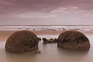 New Zealand, South Island, Otago, Moeraki, Moeraki Boulders also known as Te Kaihinaki