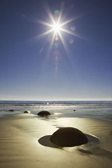 Images Dated 5th January 2007: New Zealand, South Island. Starburst over Moeraki Boulders Scenic Reserve. Credit as
