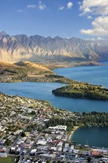 Images Dated 13th January 2006: New Zealand, South Island, View towards Queenstown and Wakatipu Lake with the Formidable