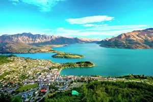 New Zealand, South Island, View towards Queenstown and Wakatipu Lake with the Formidable
