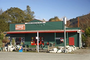 Images Dated 13th July 2009: New Zealand, South Island, West Coast, Inangahua General Store, Buller Region