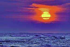 Images Dated 5th January 2023: Nightly ritual on Pererenan Beach watching the amazing sunset on Bali, Indonesia