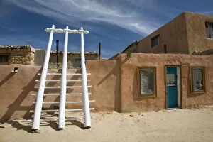 Images Dated 4th May 2007: NM, New Mexico, Acoma Pueblo Sky City occupied since circa AD 1150, ladder poles point north-south