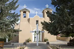 Images Dated 30th April 2007: NM, New Mexico, Ranchos de Taos, San Francisco de Asis church, built in 1850