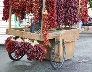 Images Dated 6th May 2007: NM, New Mexico, Santa Fe, chile ristras