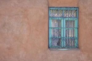 Images Dated 25th April 2007: NM, New Mexico, Santa Fe, turquoise colored window