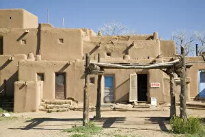 Images Dated 29th April 2007: NM, New Mexico, Taos Pueblo, inhabited for 1000 years, North House (Hlaumma), multi-storied